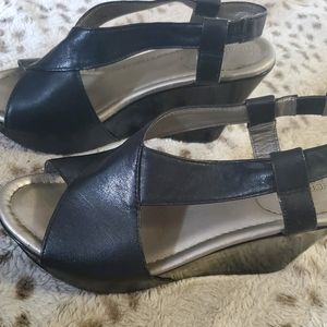 🏷Kenneth Cole Reaction Strappy Wedges🏷